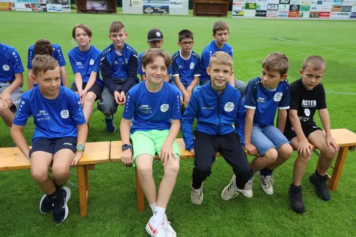 ... und kleine Sportler freuen sich über das neue Stadion