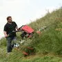 Durch die Steilheit des Geländes können die Arbeiten nicht voll mechanisiert werden  bzw. sind Spezialgeräte nötig