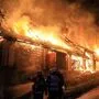 Feuerwehrleute retteten Wohnhaus vor dem Übergreifen der Flammen