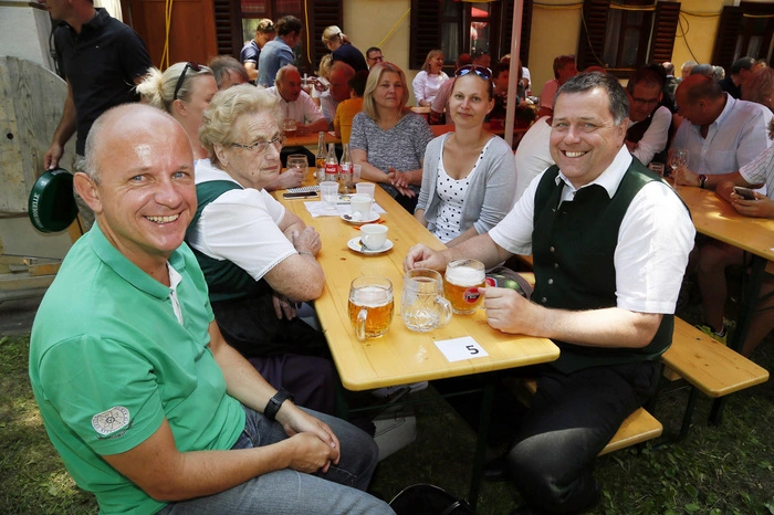 ...zum großen Pfarrfest in Burgau.