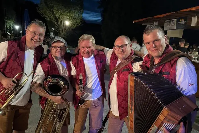 Am Abend heizte die Band „Alpenpower“ der Menge noch einmal richtig ein und sorgte für ausgelassene Stimmung.