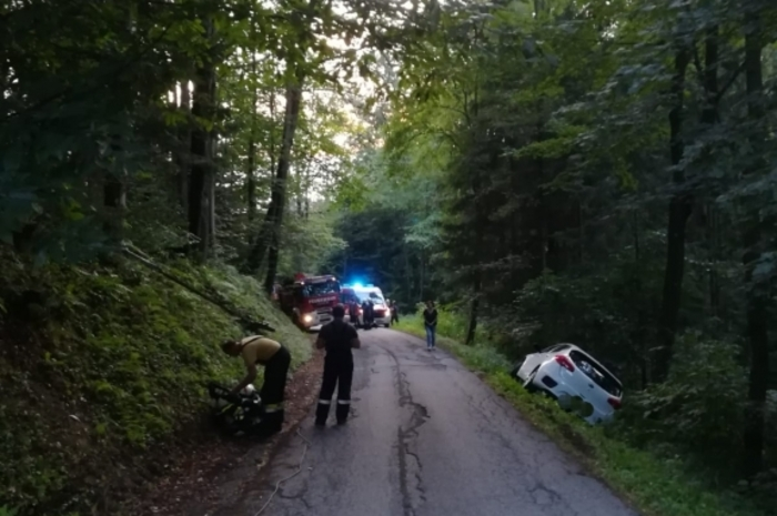 Beim Ausweichen war eine Lenkerin mit ihrem Pkw von der Fahrbahn abgekommen.