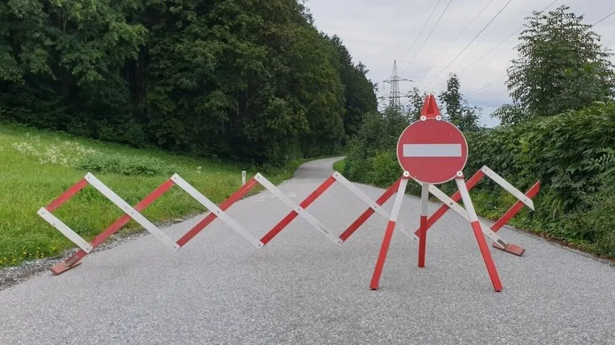 Die Freibergstraße zwischen dem Ort Ludersdorf und dem Schloss Freiberg ist gesperrt