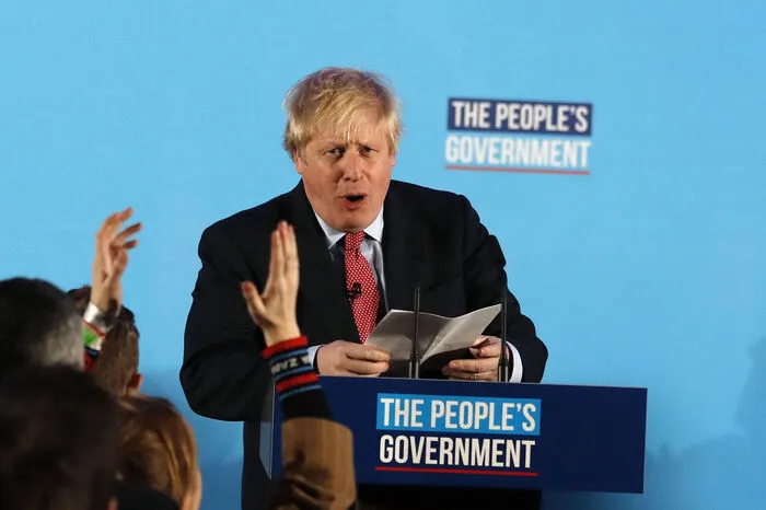 Er wolle den Brexit "fristgerecht erledigen", sagte Johnson am Freitag vor jubelnden Anhängern in London.