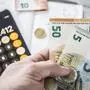 Geld und ein Taschenrechner