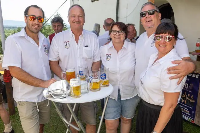 Auch die Gurnitzer Burgrichter feierten kräftig mit