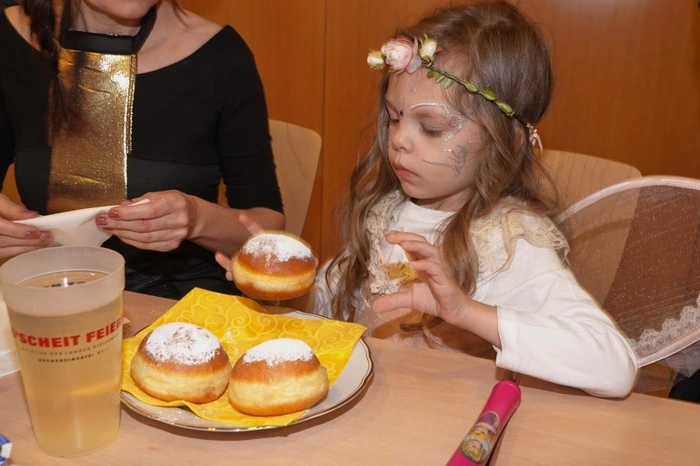 Zur traditionellen Krapfenjause lud dann auch der Bürgermeiter Franz Kreimer ein.