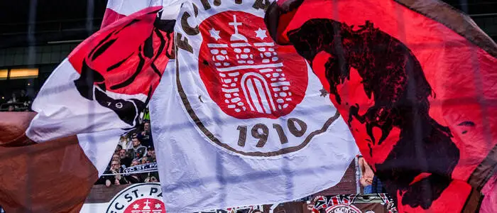 Die Fanszene des FC St. Pauli gilt als eine der politisch profiliertesten Deutschlands. Nun muss sie sich auch mit Übergriffen und Machtmissbrauch in den eigenen Reihen auseinandersetzen.