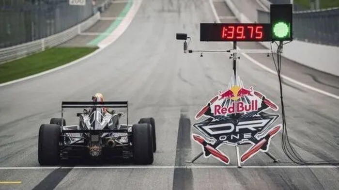 Platz 15: Der Formel 1-Geschwindigkeitsrekord wurde nicht geknackt, nichts desto trotz sind die Bilder der ersten jemals mit einer Drohne geflogenen Runde am Red-Bull-Ring atemberaubend.