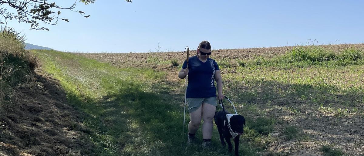 Laura Spies trainiert seit Wochen mit ihrer Flat-Coated-Retriever-Hündin Zuri für den spanischen Jakobsweg