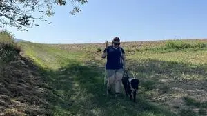 Laura Spies trainiert seit Wochen mit ihrer Flat-Coated-Retriever-Hündin Zuri für den spanischen Jakobsweg
