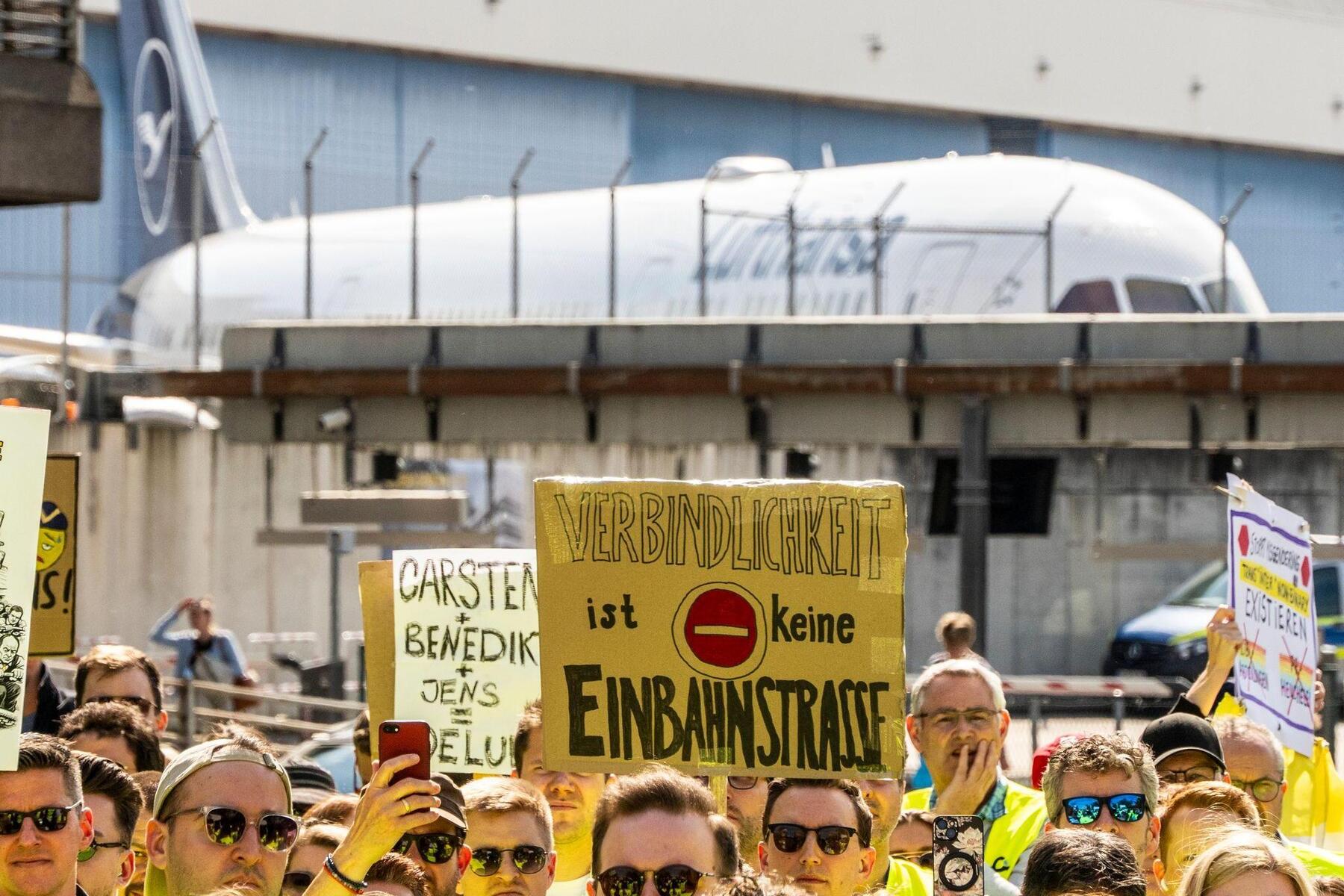Bei AUA-Mutter Lufthansa: Gegenseitige Vorwürfe statt Schlichtung: Die Streikwelle ebbt nicht ab