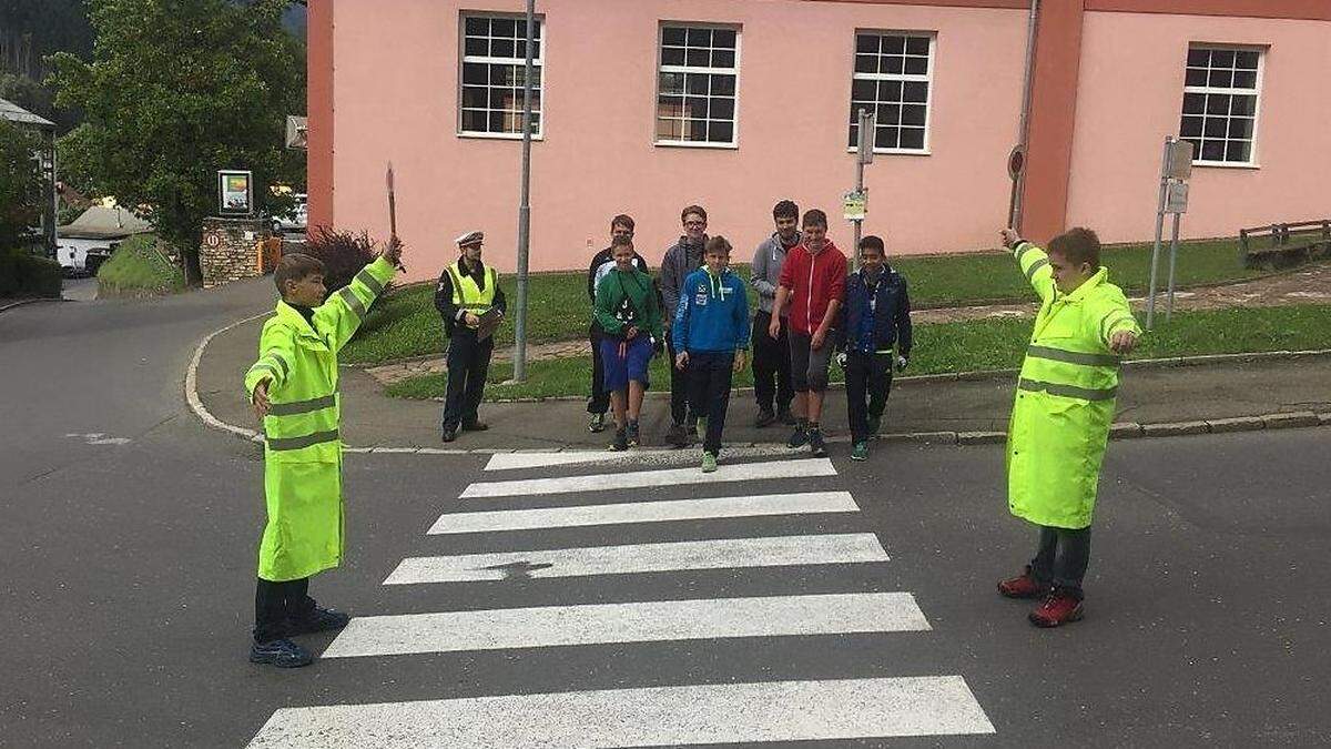 In Eisenerz versehen seit Jahren Schüler der Polytechnischen Schule selbst Schülerlotstendienste