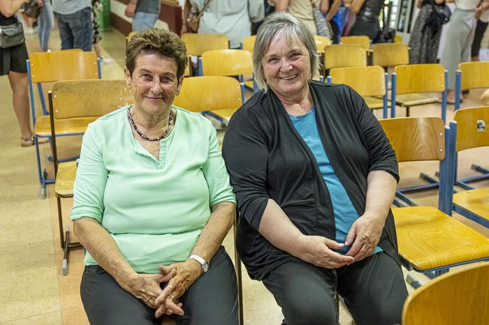 Auch die früheren Sekretärinnen Hildegard Pukl und Johanna Jammer (von links) ließen sich die „Abrissparty“ nicht entgehen