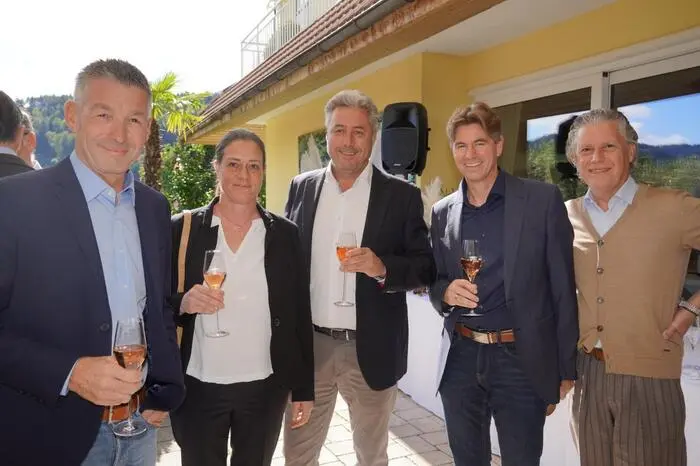 Klicken Sie sich durch die restlichen Fotos der Neueröffnung!