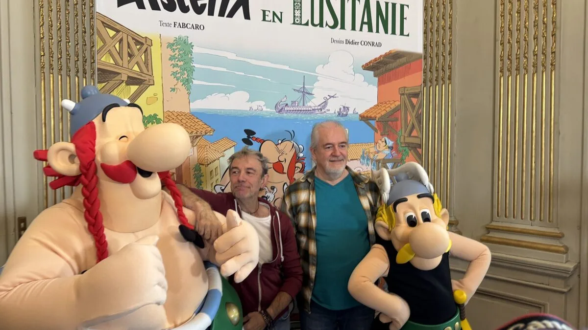 Obelix, Texter Fabcaro, Zeichner Didier Conrad und Asterix bei der Präsentation des neuen Albums: Ab 23. Oktober im Handel