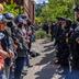 Pro-palästinensische Demonstranten gegen die Polizei an der Universität Portland, USA. | Aug in Aug: Pro-palästinensische Demonstranten gegen die Polizei an der Universität Portland, USA.