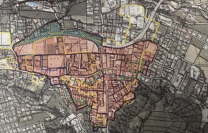 Das längliche Erweiterungsgebiet nördlich der Packer Straße (grün strichlierte Fläche)