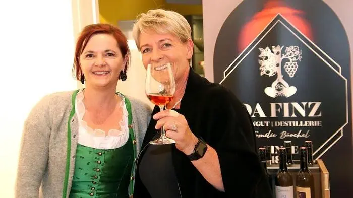 Unter dem Motto „Wein trifft Musik und Kabarett“ luden 22 Winzer der Lipizzanerheimat zur Präsentatoin ihrer edlen Tropfen ins Kunsthaus in Köflach.