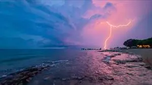 Blitz über der Adria | Unwetter und Starkregen an der Adriaküste Sloweniens und Kroatiens erwartet. (Symbolfoto)