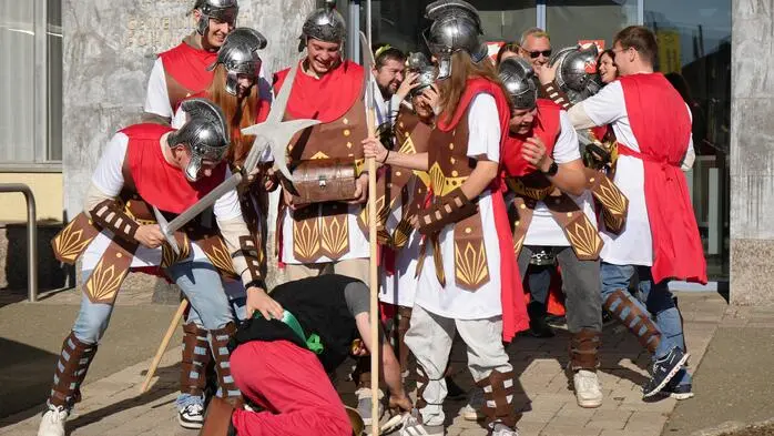 Mit lautem „Kohleee“-Ruf und bester Laune startete die Narrengilde Fohnsdorf am Sonntag in die fünfte Jahreszeit.