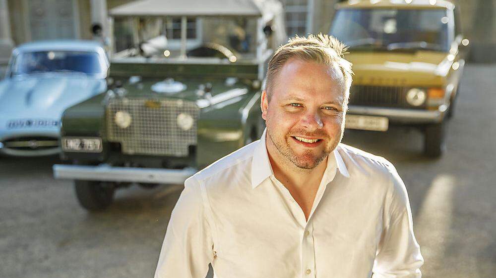 Tim Hannig, Chef der Klassik-Abteilung von Jaguar und Land Rover, mit der bisherigen „Reborn“- Palette 