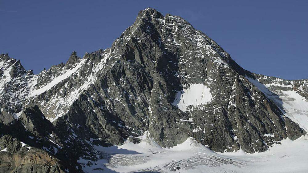 Aus dem Stüdlgrat (links vom Gipfel) mussten die drei Alpinisten bei Nacht und Nebel geborgen werden 