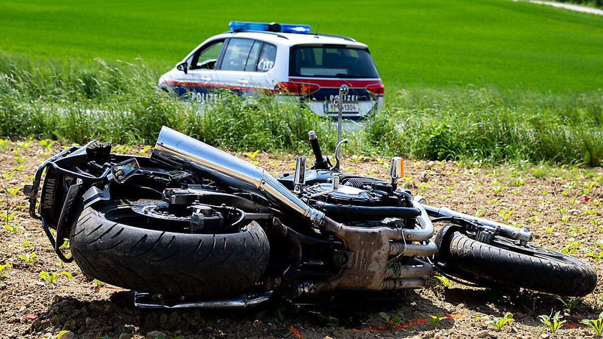 Beim Sturz mit seinem Motorrad zog sich der Polizist schwere Verletzungen zu (Sujetbild)