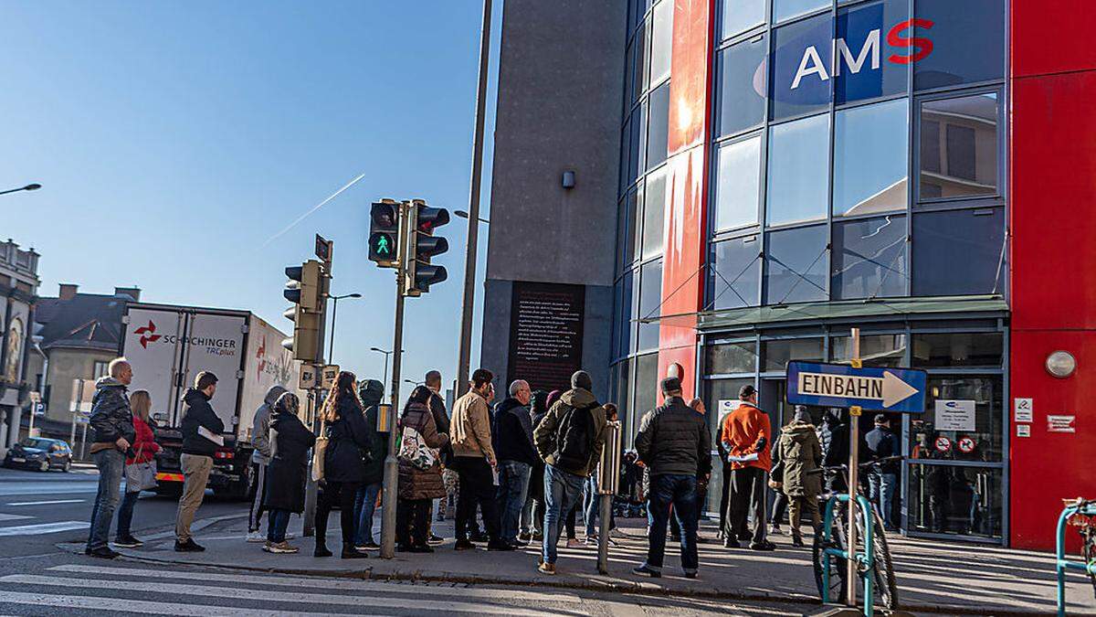 AMS-Geschäftstselle in Graz Montagvormittag