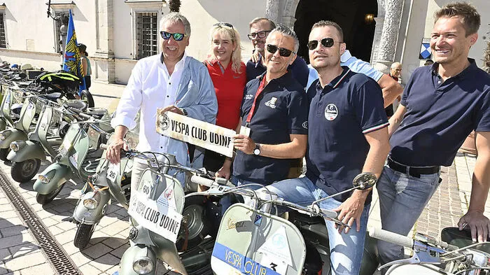 Stadtrat Eder, Stadträtin Rauter, Obmann Smesovsky, Porcia-Präsident Matteo, Alessandro Cesare und Kindler