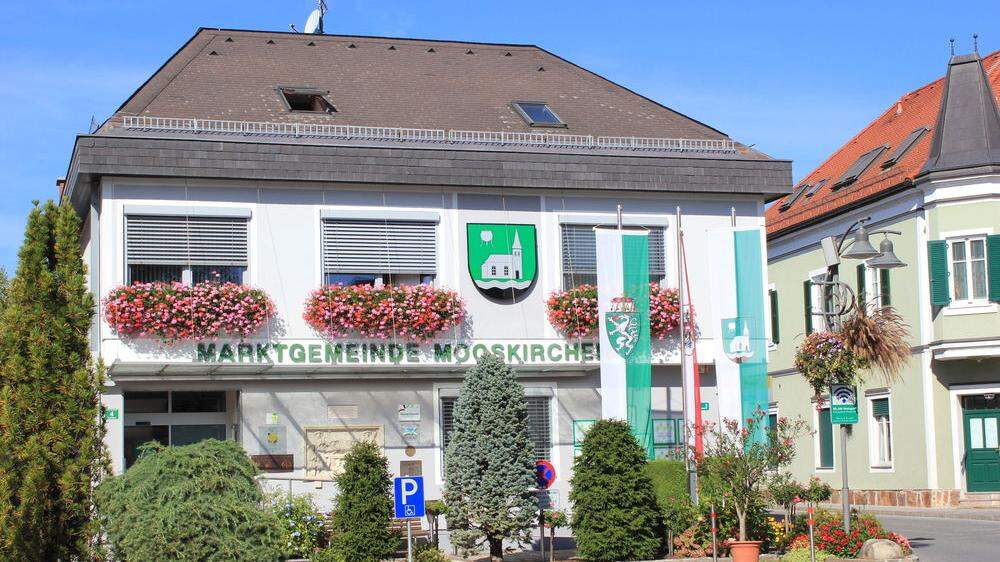 Engelbert Huber will seinen Schreibtisch im Gemeindeamt in Mooskirchen noch nicht räumen