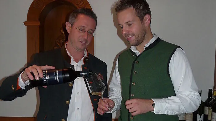 Experten unter sich: Gastgeber Hannes Mossauer mit Spitzenwinzer Erwin Sabathi