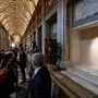 People queue to visit the tomb of Pope Francis a day after his funeral, in Santa Maria Maggiore basilica in Rome on April 27, 2025. (Photo by Tiziana FABI / AFP)