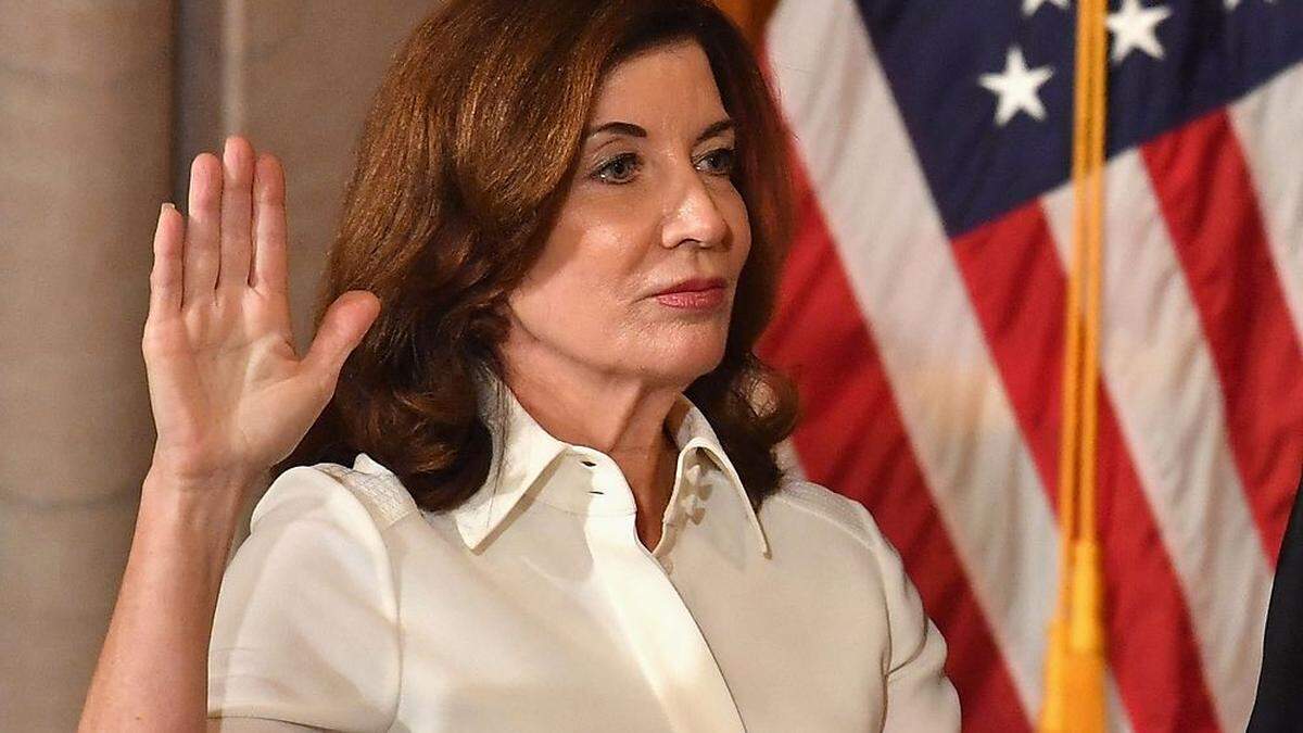 Nach dem Rücktritt des bisherigen Amtsinhabers Andrew Cuomo wegen Vorwürfen der sexuellen Belästigung steht nun Kathy Hochul an der Spitze des US-Staats