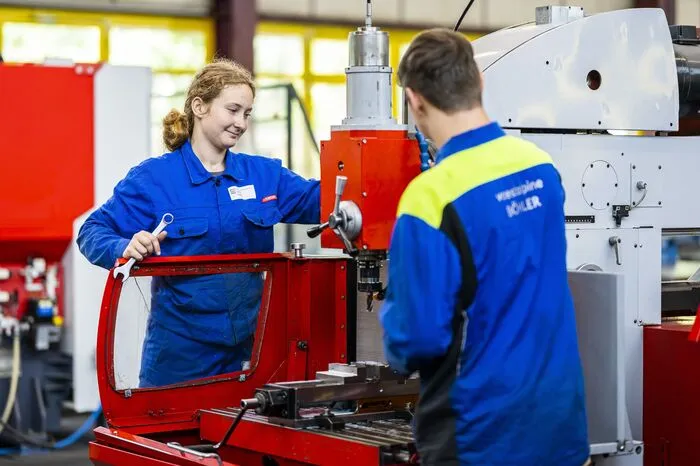 Mit den erlernten Fähigkeiten sind die Jungfachkräfte unter anderem bestens auf die Zukunftstechnologien in der hochmodernen Arbeitsumgebung des neuen Edelstahlwerks in Kapfenberg vorbereitet.