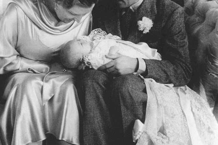 Prinzessin Beatrix Wilhelmina Armgard von Oranien-Nassau ist die älteste von vier Töchtern von Königin Juliana und ihres Gemahls Prinz Bernhard zur Lippe-Biesterfeld.