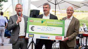22.500-Euro-Scheck für unsere Hilfsaktion