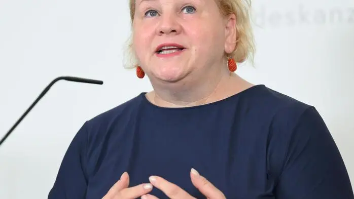Sieht die medizinische Versorgung in niedergelassenen Bereichen trotz Wartezeiten sichergestellt: Gesundheitsministerin Korinna Schumann
