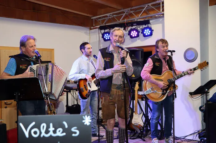 Das Kärntner Schileherer Trio von Links: Heinz Berger, Valentin Stubinger, jun. (Gastmusiker), "Volte" Stubinger und Walter Regenfelder.