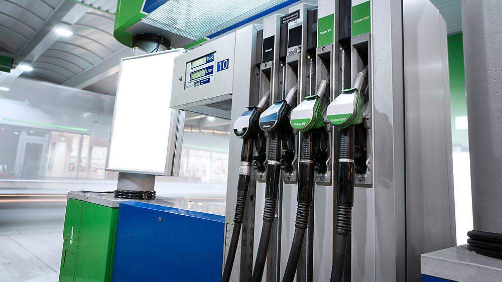 Preisschub bei Treibstoff ließ Teuerung nach oben schnellen