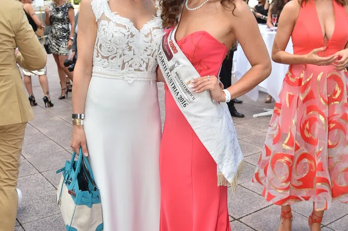 Erika Suess, Kimberly Budinsky