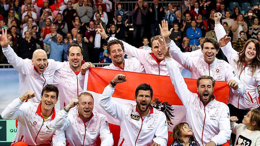 Österreichs Davis-Cup-Team nach dem Sieg über Uruguay und der damit verbundenen Qualifikation für die Gruppenphase des Finalturniers