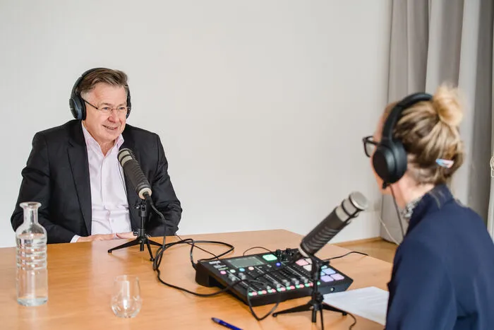 Barbara Haas im Gespräch mit Dr. Otfried Kistner. Nachzuhören im "Ist das gesund?"-Podcast der Kleinen Zeitung 