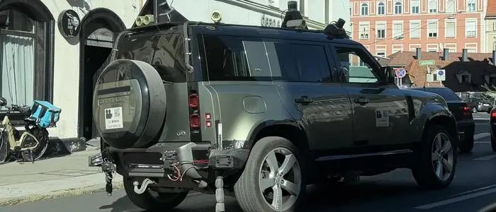 Ein Geländewagen mit auffälligem technischen Aufbau wurde in der Grazbachgasse fotografiert