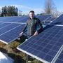 Georg Unterhuber produziert mit seiner Freiflächen-PV-Anlage derzeit Strom für rund 120 Haushalte