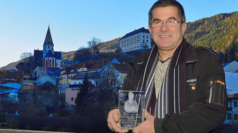Ein Jurist, der weit über die Buchstaben des Gesetzes hinausblickt: Hagen Peter Lindner mit seinem Award