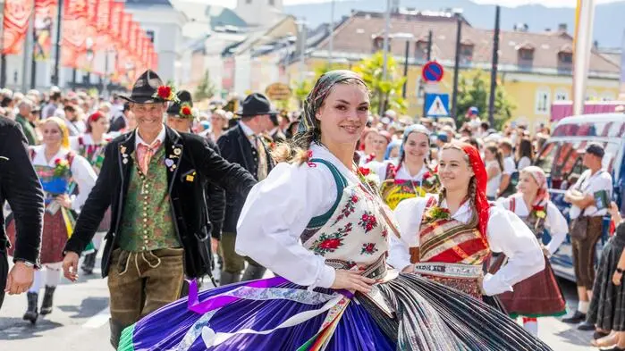 Rund 3000 Trachtenträgerinnen und Trachtenträger nahmen am großen Umzug teil