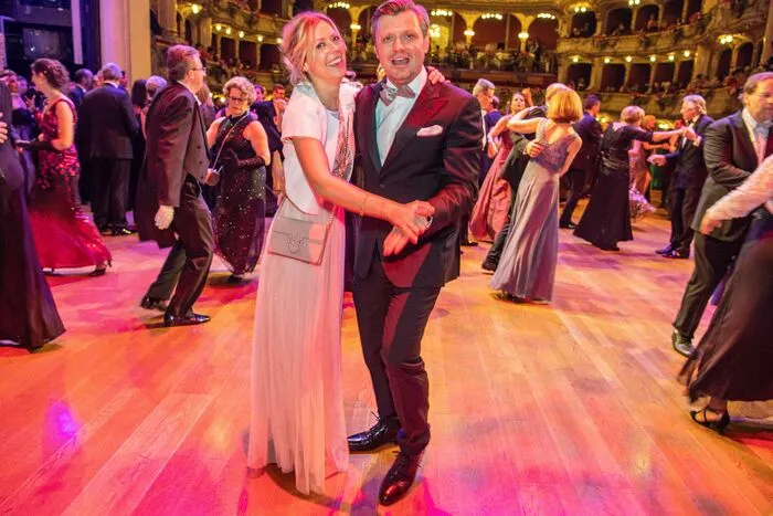 ... Christof Widakovich mit einer unbekannten Tanzpartnerin ...