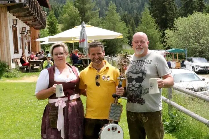 Auf 1610 Metern Seehöhe gesichtet wurden unter anderen Autoexperte Horst Pliemitscher, Weissberger Skilifte-Urgestein Rupert Zarnhofer, Leichtathletik-Staatsmeister Hans Sostaric sowie Agrargemeinschaft Weissbergeralm-Obmann Walter Probst.