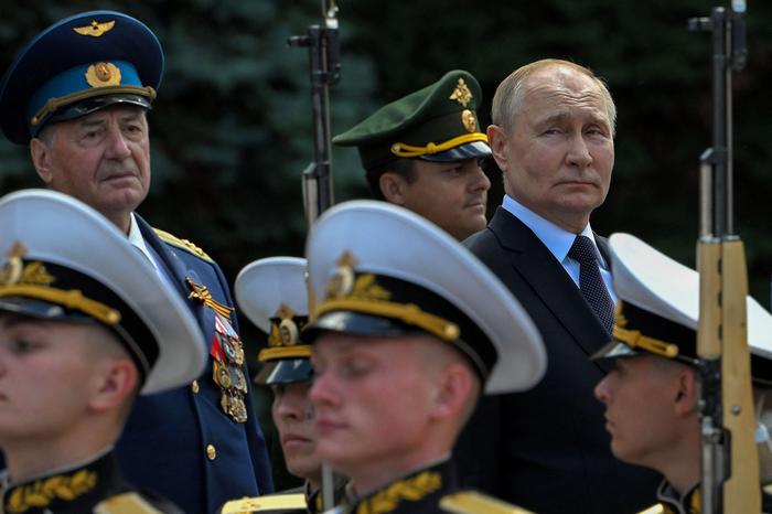 Der russische Präsident Wladimir Putin regiert autokratisch.  „Gibt es einen Stauffenberg in Russland?“, fragte US-Senator Lindsey Graham nach dem russischen Überfall auf die Ukraine. 
